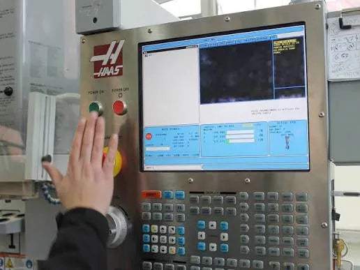 İstanbul merkezli ARK CNC tesislerinde sunulan fason CNC işleme, torna ve freze imalat süreçlerini kapsayan teknik rehber.