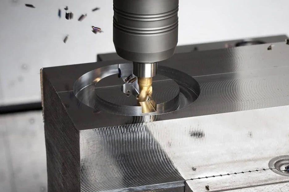 ARK CNC İstanbul tesislerinde dik işleme merkezi ve CNC freze ile üretilen karmaşık geometrili teknik parçalar ve talaşlı imalat süreçleri.