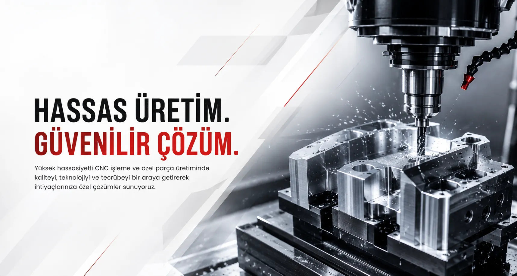 Stahl-Blasform für die Herstellung von Kosmetikflaschen und Detailansicht der transparenten Flasche, gefertigt in der ARK CNC-Fabrik in Istanbul